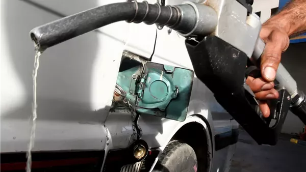 ارتفاع أسعار البنزين والسولار والغاز بدءًا من غدٍ الثلاثاء في استمرار لارتفاع تكاليف الطاقة