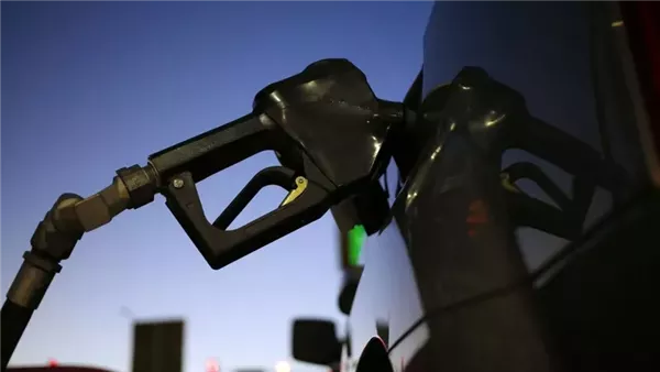 ارتفاع أسعار النفط بشكل مفاجئ يغذي مخاوف السوق ويقفز بنحو 7%