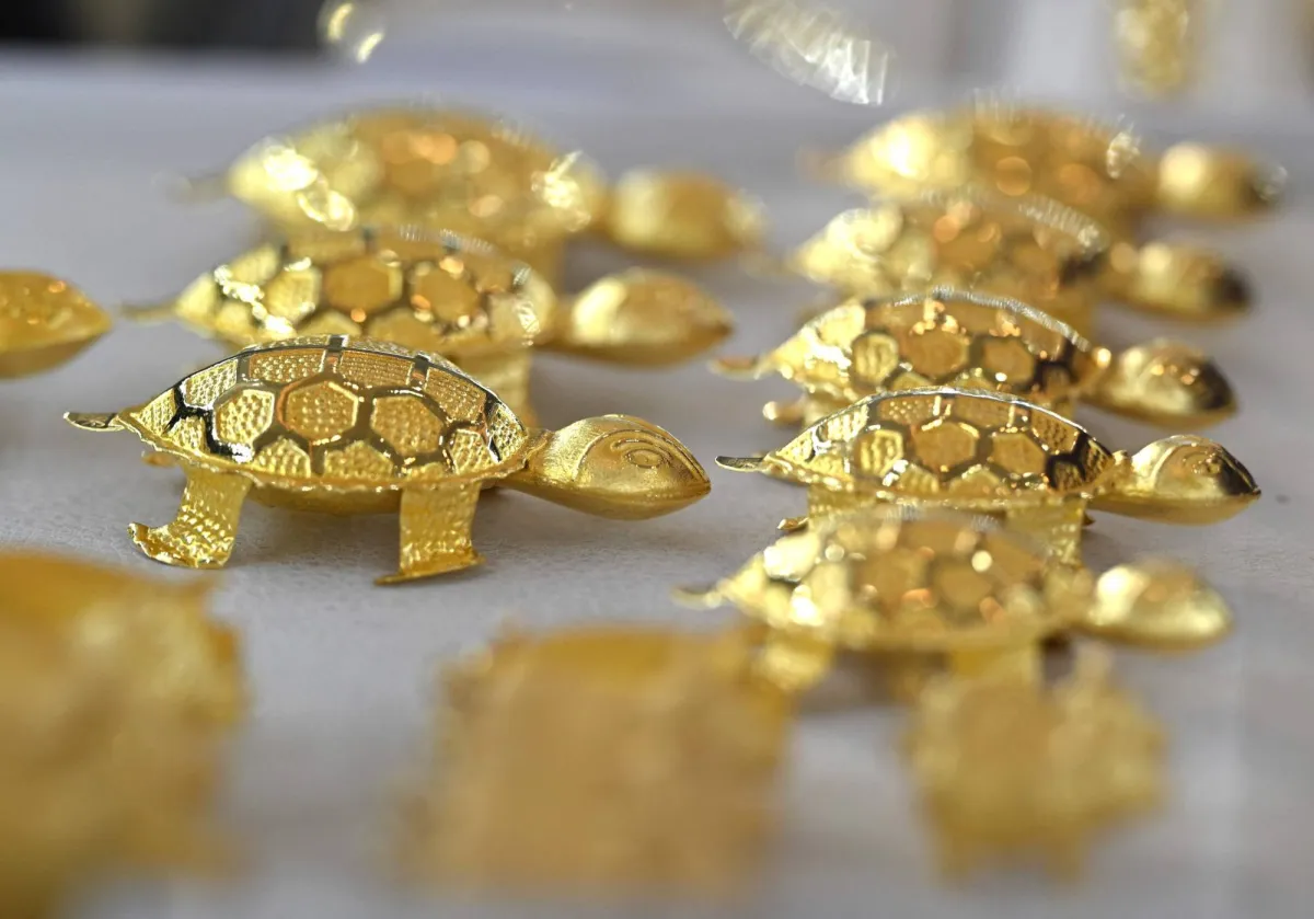 ارتفاع محدود في أسعار الذهب مع تراجع مخاوف التضخم ويُثير اهتمام المستثمرين