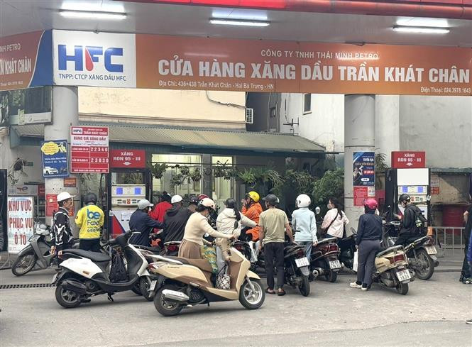 ارتفاع ملحوظ في أسعار البنزين والديزل.. بنزين RON95 يسجل زيادة بقيمة 4700 دونغ للتر