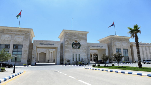 الأمن العام يحذر من تجمعات المواطنين حول الأجسام المتساقطة يعرقل جهود الأجهزة الأمنية ويهدد السلامة العامة