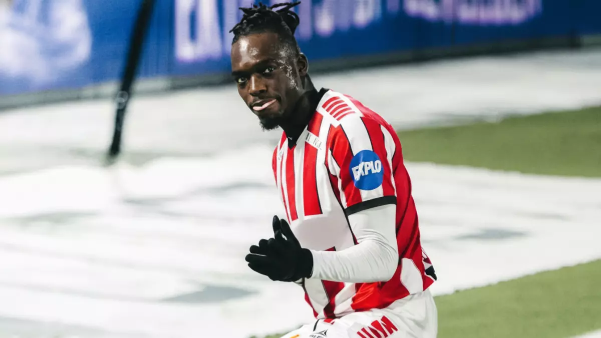 الأهلي يتخلص من كامويش سراً لتجنب "فخ البنود" ويودع توروب بشكل نهائي