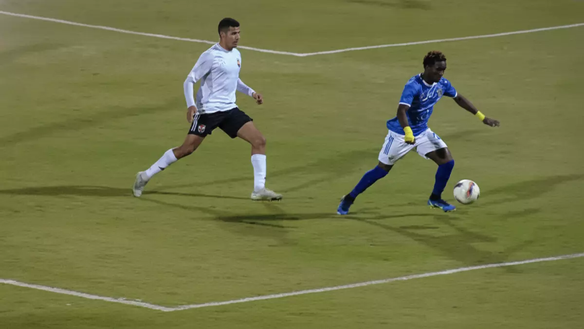 الأهلي يسحق المقاولون العرب 3-1 في مباراة مثيرة والحادث يثير جدلاً واسعاً: المواجهة تنفجر بغضب اللاعب بعد هدف ملغي مثير للجدل