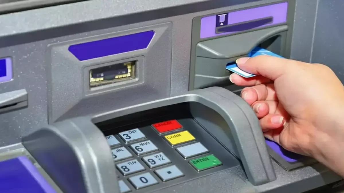 البنك المركزي يعلن عن الحدود الجديدة للسحب النقدي.. 250 ألف جنيه يومياً من البنوك مع تطبيق إجراءات ميسرة