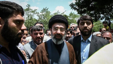 التلفزيون الإيراني يؤكد إصابة المرشد الأعلى الجديد مجتبى خامنئي وسط تلميحات حول وضعه الصحي