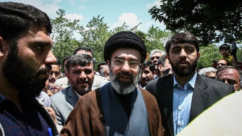 التلفزيون الإيراني يؤكد إصابة المرشد الأعلى الجديد مجتبى خامنئي وسط تلميحات حول وضعه الصحي