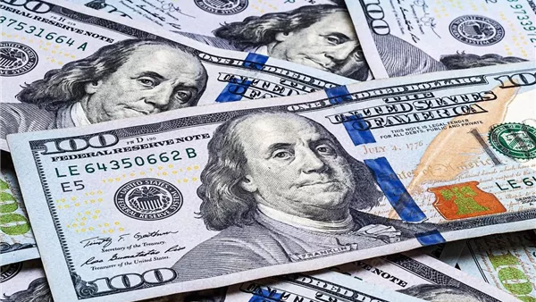 الجنيه يُسجل أدنى مستوى في أشهر مع استمرار تأثيرات الحرب ودعم الدولار عند 51 جنيهًا