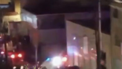 الدفاع المدني يتدخل لاحتواء حريق كبير في مستودع أخشاب في القويسمة (فيديو)