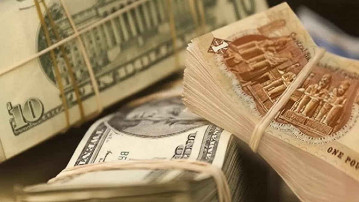الدولار يتجاوز حاجز الـ50 جنيه لأول مرة منذ 8 أشهر.. مفاجأة في أسعار الصرف اليوم