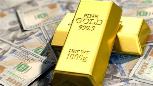 الذهب يتراجع وسط ارتفاع الدولار وتراجع التفاؤل بشأن خفض أسعار الفائدة