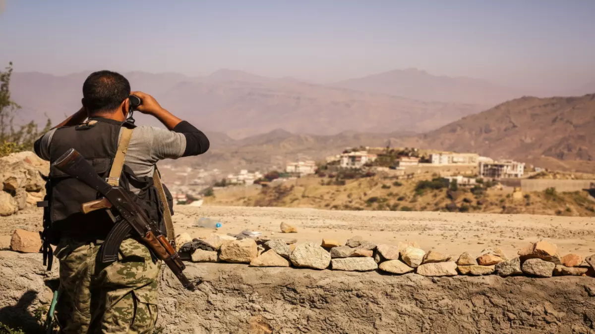 السعودية توجه تهديدًا حاسمًا للحوثيين بـ"ضربات مدمرة" حال انضمامهم إلى حرب إيران - والسبب الصادم وراء ذلك