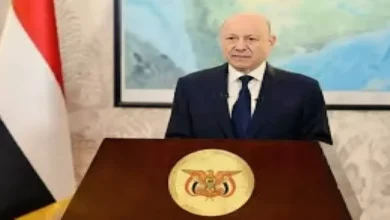 العليمي يصدر قراراً مفاجئًا بالإفراج الفوري عن معتقلي "معاشيق" وسط تكهنات بانفراجة في أزمة عدن