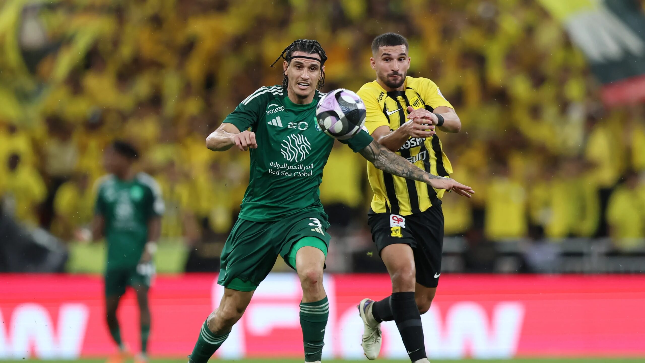 القنوات الناقلة لديربي جدة بين الأهلي والاتحاد في دوري روشن السعودي 2025-2026 وكيفية مشاهدة المباراة عبر الإنترنت