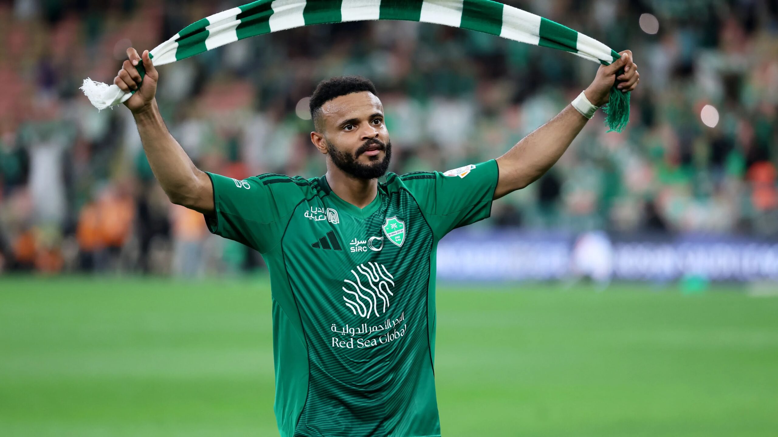 القنوات الناقلة لمباراة القادسية والأهلي في دوري روشن السعودي 2025 2026 وكيفية المشاهدة عبر الإنترنت