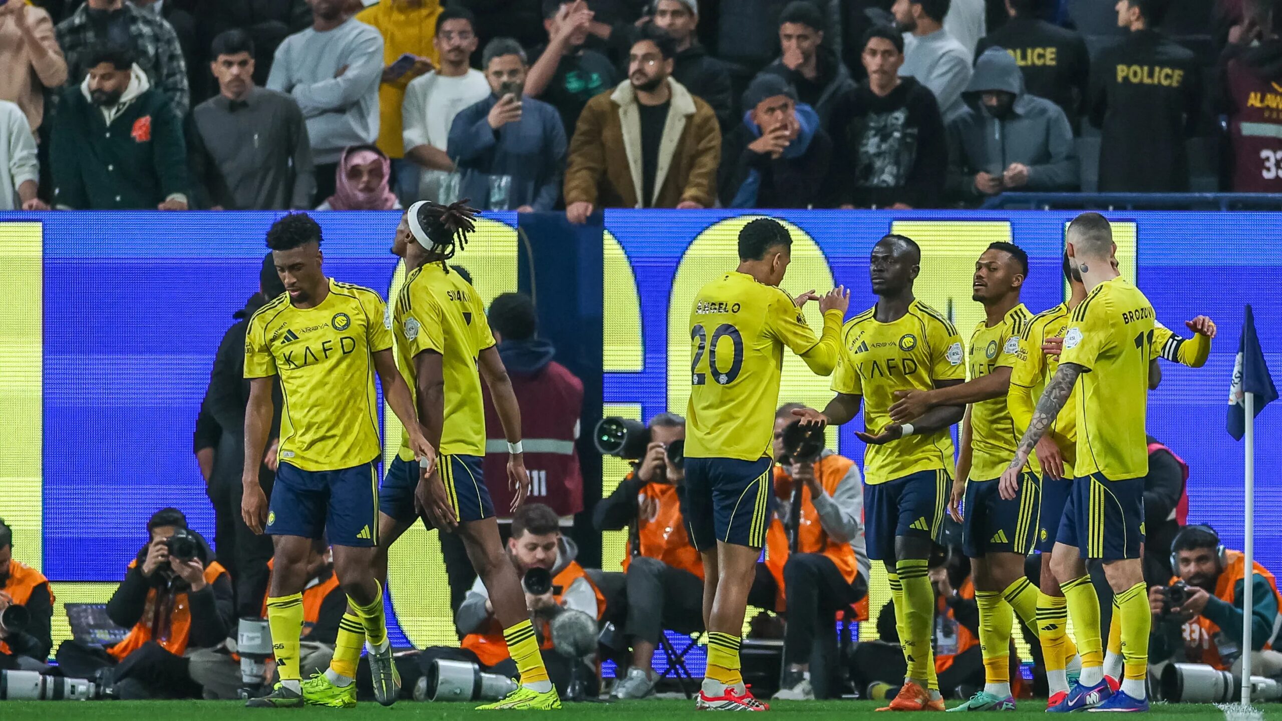 القنوات الناقلة لمباراة النصر ونيوم في دوري روشن السعودي 2025-2026 وكيفية مشاهدتها عبر الإنترنت