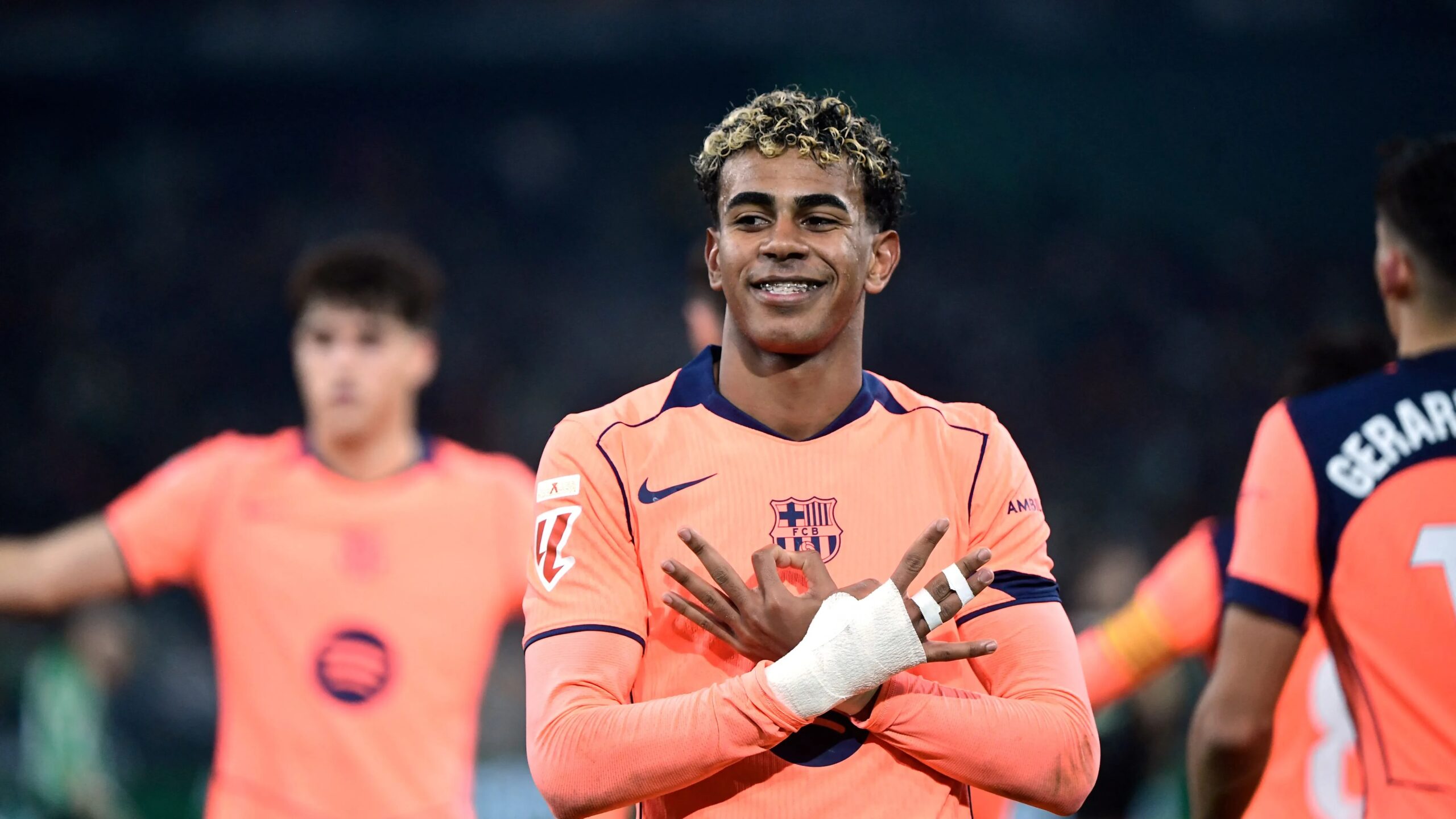 القنوات الناقلة لمباراة برشلونة وإشبيلية في الدوري الإسباني 2025-2026 وكيفية مشاهدتها عبر الإنترنت