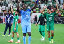 المدير الرياضي للأهلي يبرر هزيمته أمام القادسية بسبب قساوة الكرة وتأثيرها في الأداء