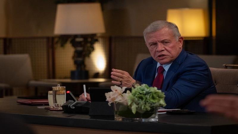 الملك يؤكد على ضرورة ضبط النفس وتعزيز الحوار كوسيلة فعالة لحل الأزمات والتحديات الوطنية