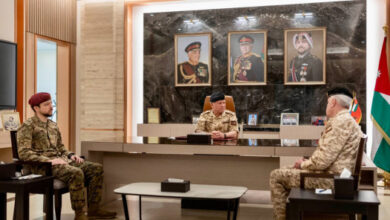 الملك يزور القيادة العامة للقوات المسلحة لتعزيز التعاون والدعم الوطني