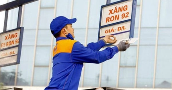 انخفاض حاد في أسعار الوقود يثير موجة من التساؤلات ويطرق أبواب جميع القطاعات