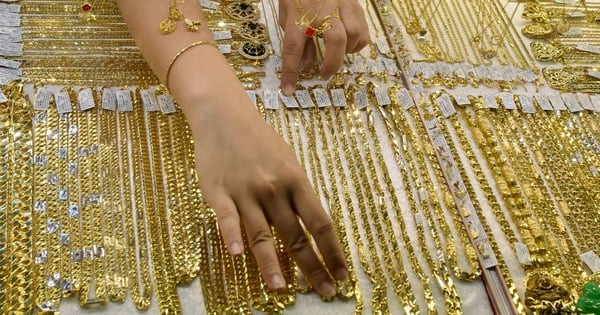 انخفاض قياسي في أسعار الذهب العالمية يتجاوز 113 دولارًا وسط تقلبات السوق