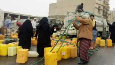 انهيار اقتصادي خطير في تعز: تفشي الجبايات غير القانونية يدمر الباعة.. والكهرباء التجارية تهدد جيوب المواطنين بأعباء مؤلمة