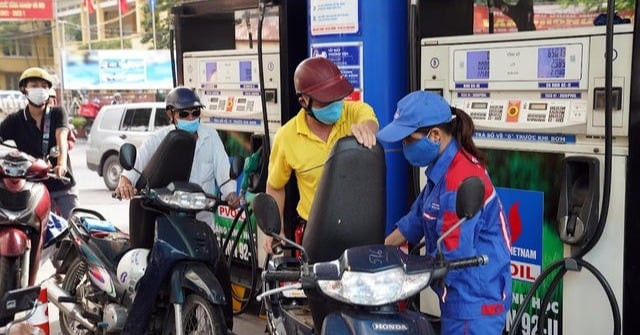 بتصاعد التوترات في الشرق الأوسط، وزارة الصناعة والتجارة تدعو إلى إجراء عمليات تفتيش أكثر صرامة لأسواق النفط لضمان الاستقرار والأمن الاقتصادي