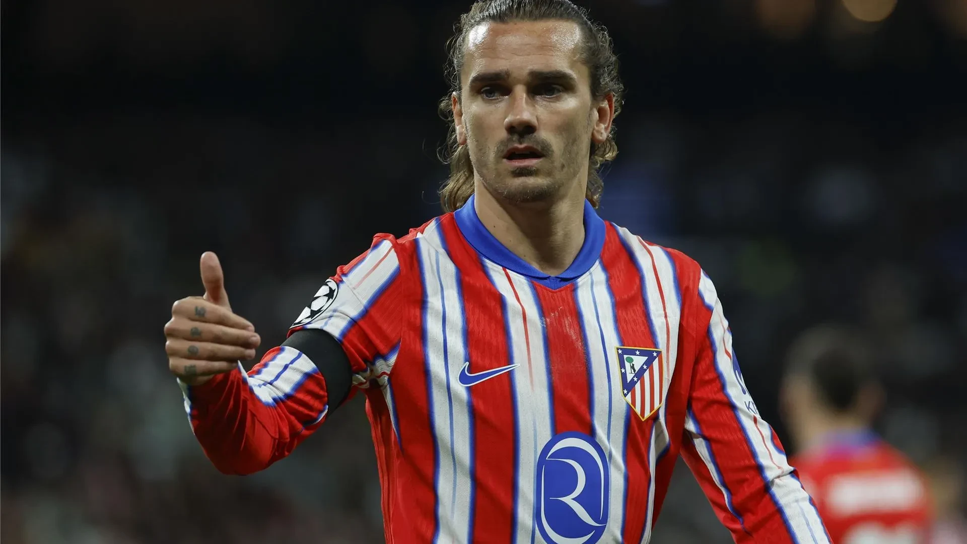 برشلونة يجبر جريزمان على اتخاذ قرار حاسم بشأن مستقبله في الفريق