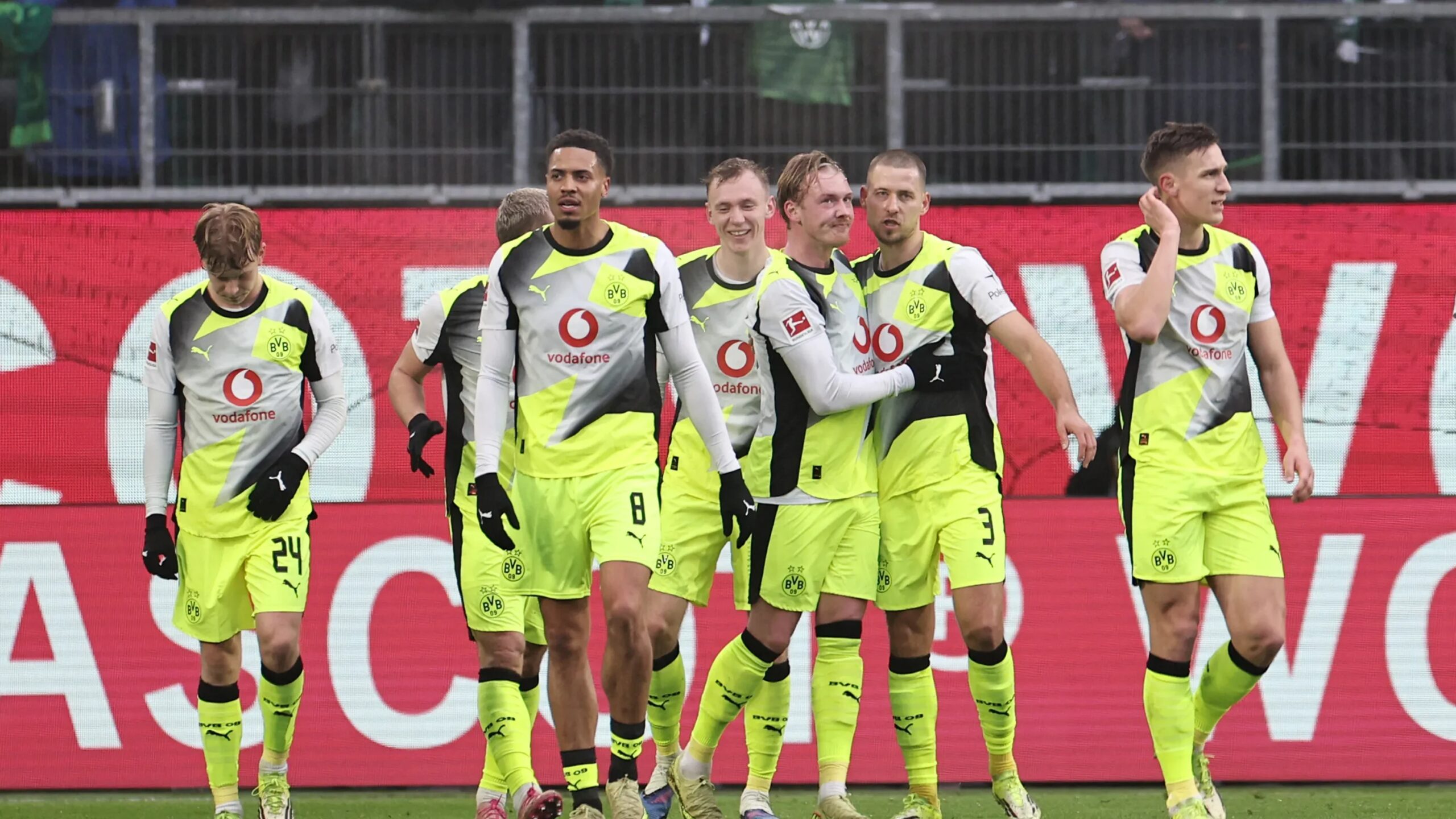 برشلونة ينافس آرسنال على صفقة هجومية من دورتموند لتعزيز خط الهجوم في الموسم القادم