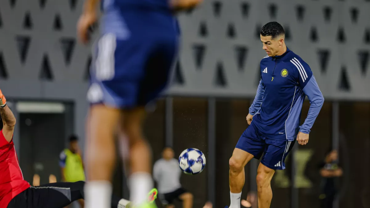 بعد إصابته.. تفاصيل المباريات التي سيغيب عنها رونالدو وتداعيات غيابه عن الفريق