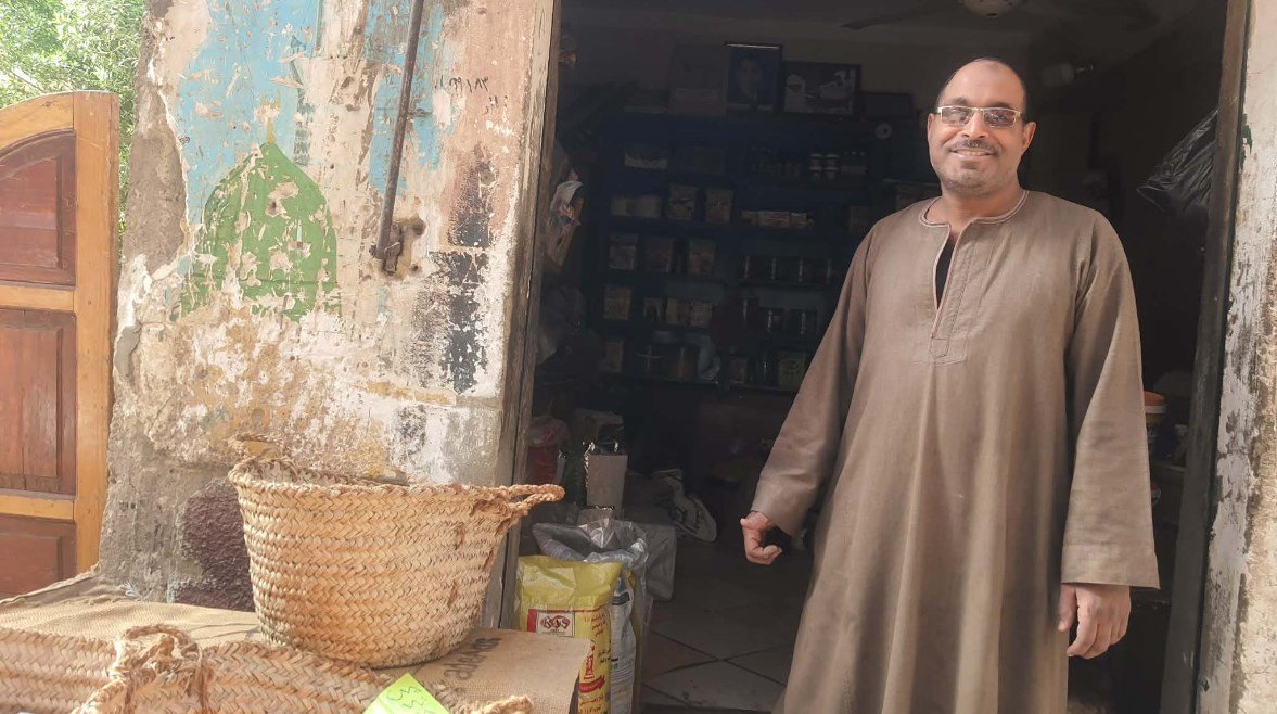 تاجر بقهاوي يرفض رفع الأسعار ويواصل البيع بالسعر القديم في الأقصر رغم التحديات