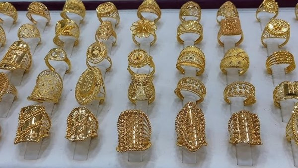 تحرك مفاجئ في سعر الجنيه الذهب.. إليكم سعر عيار 21 الجديد