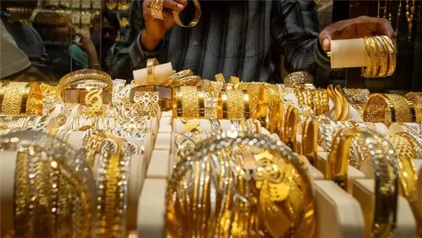 تراجع سعر الذهب في مصر.. وعيار 21 يستقر عند 7265 جنيهًا