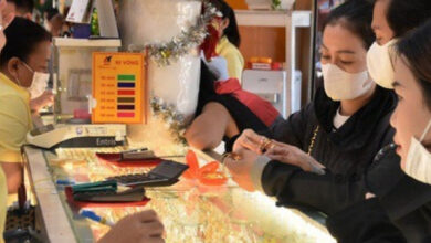 تراجع ملحوظ في أسعار الذهب بين 0.7 و1.4 مليون دونغ، في حين استقرت أسعار BTMC وSJC دون تغير