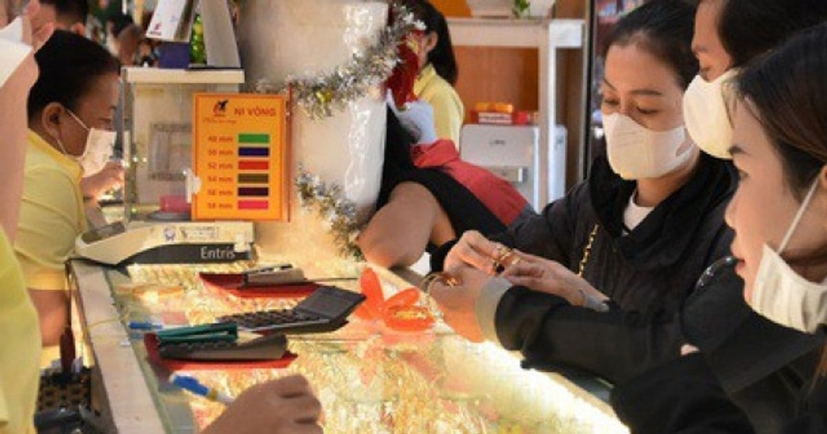 تراجع ملحوظ في أسعار الذهب بين 0.7 و1.4 مليون دونغ، في حين استقرت أسعار BTMC وSJC دون تغير