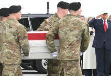 ترامب يستقبل جثامين 6 جنود أمريكيين سقطوا في إطار العمليات العسكرية ضد إيران