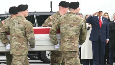 ترامب يستقبل جثامين 6 جنود أمريكيين سقطوا في إطار العمليات العسكرية ضد إيران