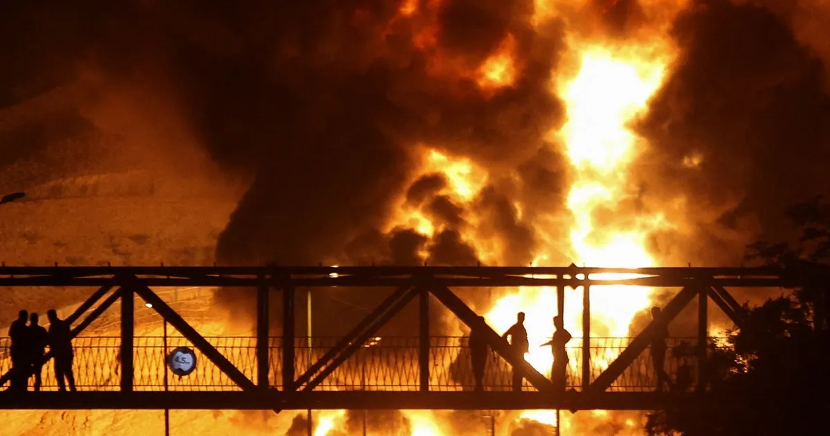 ترمب يلمح بإمكانية مصادرة النفط الإيراني وسط ارتفاع أسعار النفط بشكل غير مسبوق