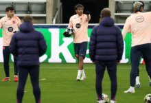 تصرف إنساني من فليك قبل مواجهة نيوكاسل يعكس أخلاق المدرب وترك أثرًا إيجابيًا