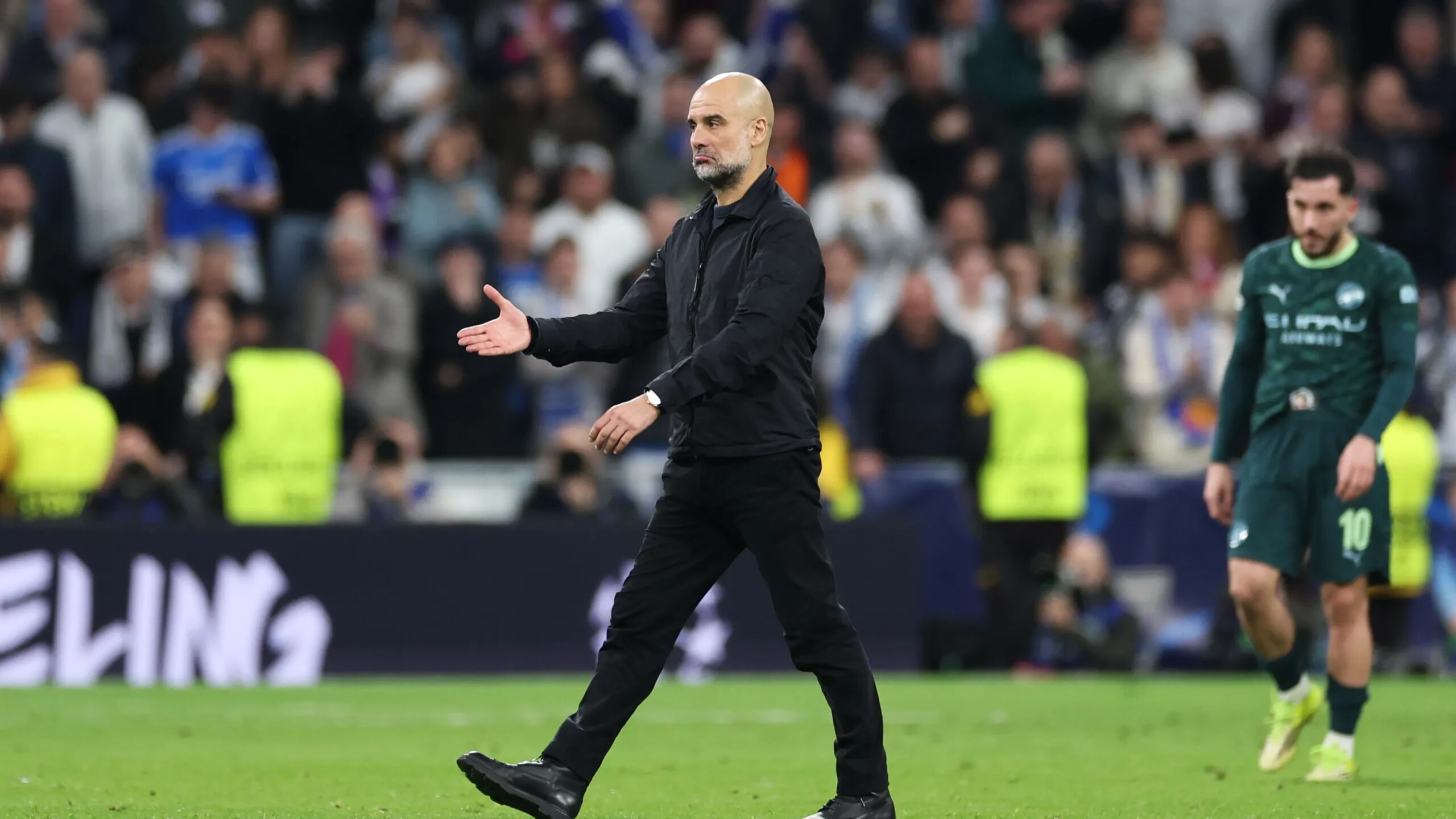 جوارديولا ينتقد فينيسيوس بعد ادعائه السقوط للحصول على ركلة جزاء بأسلوب احترافي