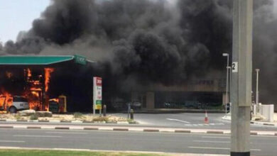 حريق هائل في منطقة فوز البترولية بالإمارات يثير المخاوف ويشغل السلطات المحلية