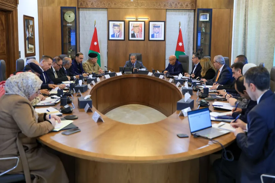 حسان يوجِّه بمراقبة الأسواق والأسعار واتخاذ إجراءات حاسمة لمنع الاحتكار