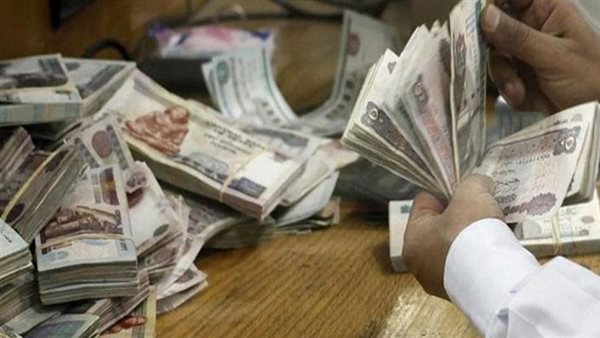 حسبة شهرية لموظف بعد ارتفاع أسعار الوقود تثير جدلاً واسعاً