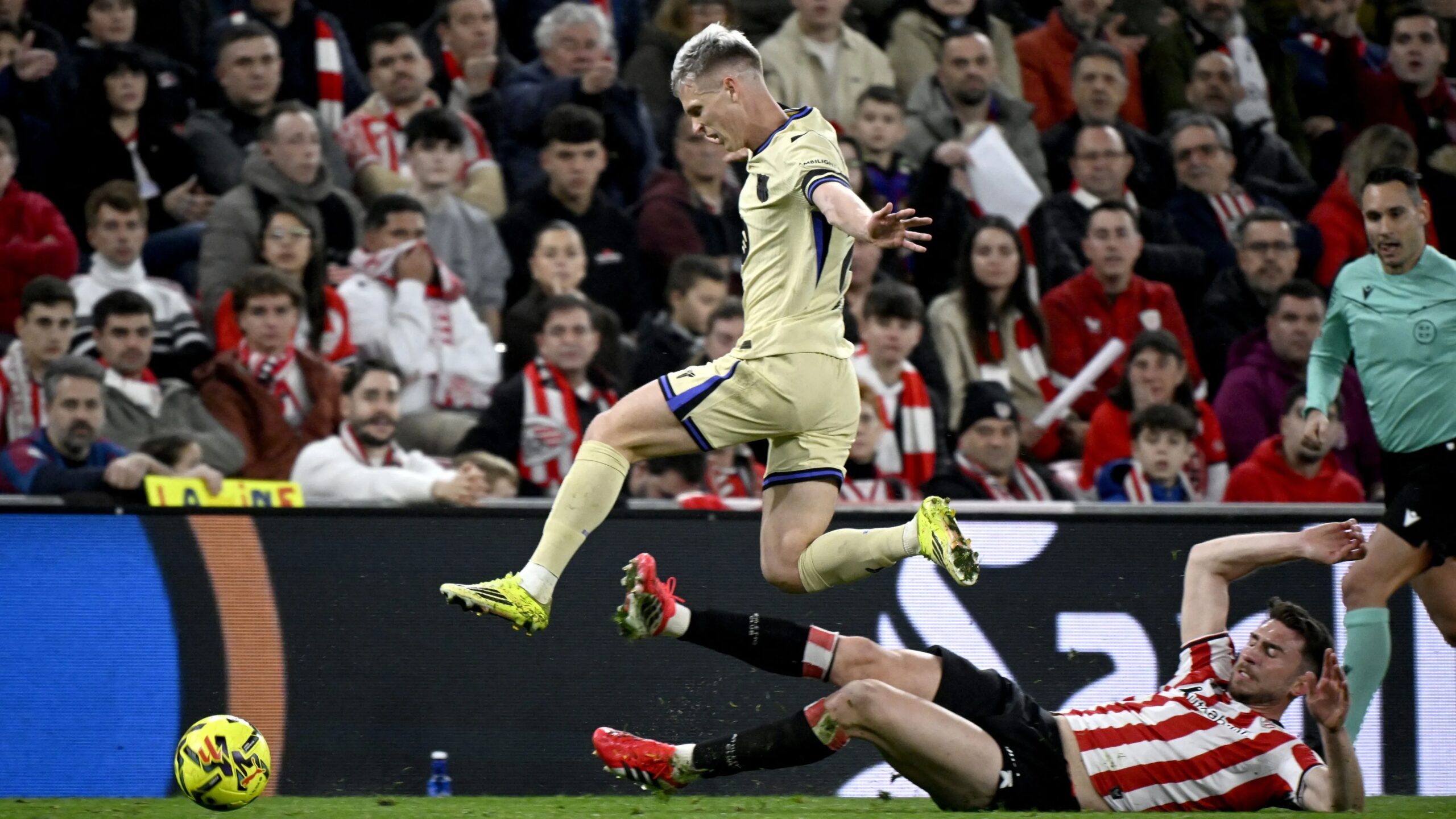 خبراء التحكيم يردون بحاسمة هل تعرض برشلونة للظلم أمام بيلباو