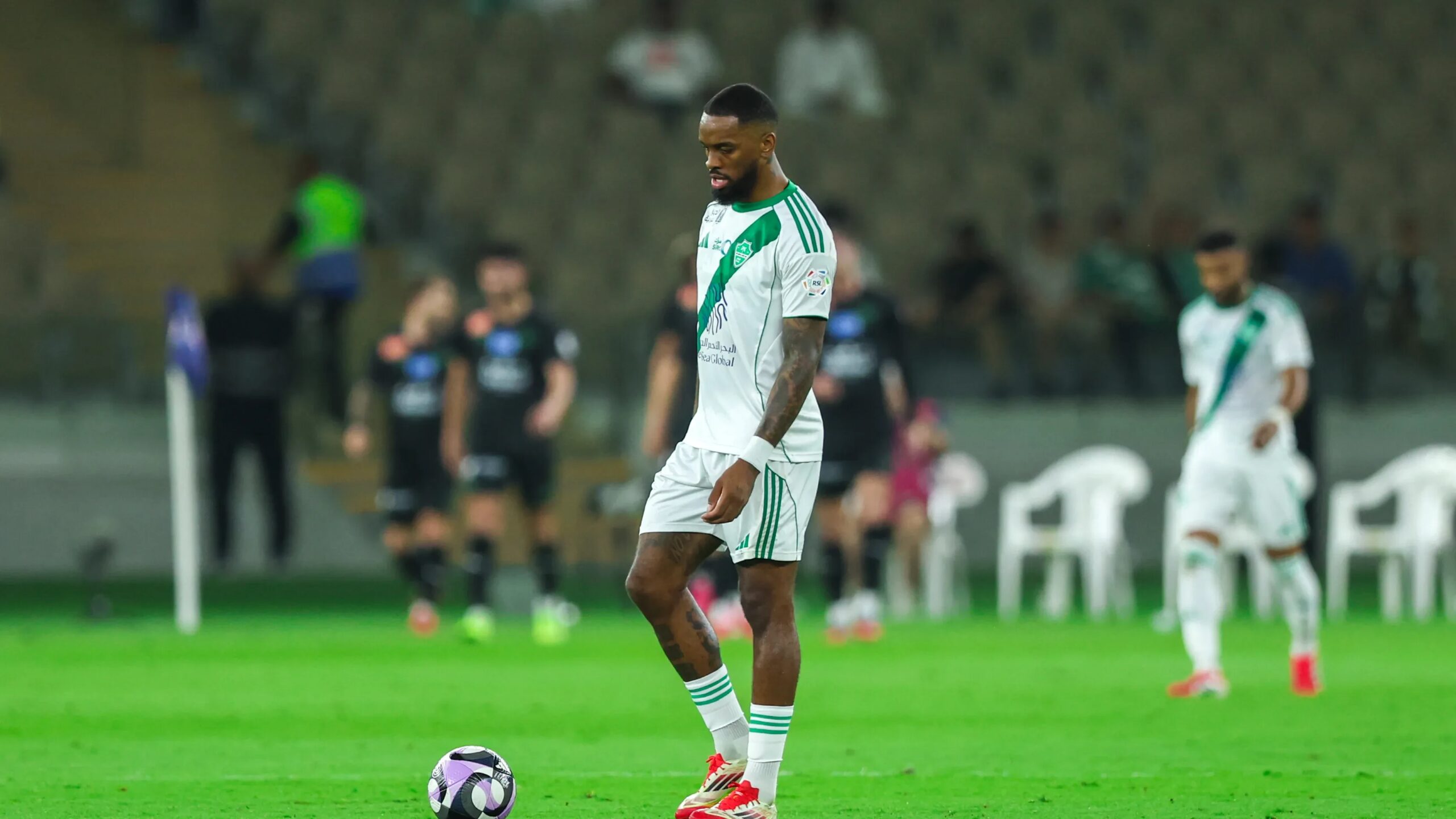 خبير تحكيمي يوضح مدى إمكانية إيقاف توني بعد مشادة كينونيس