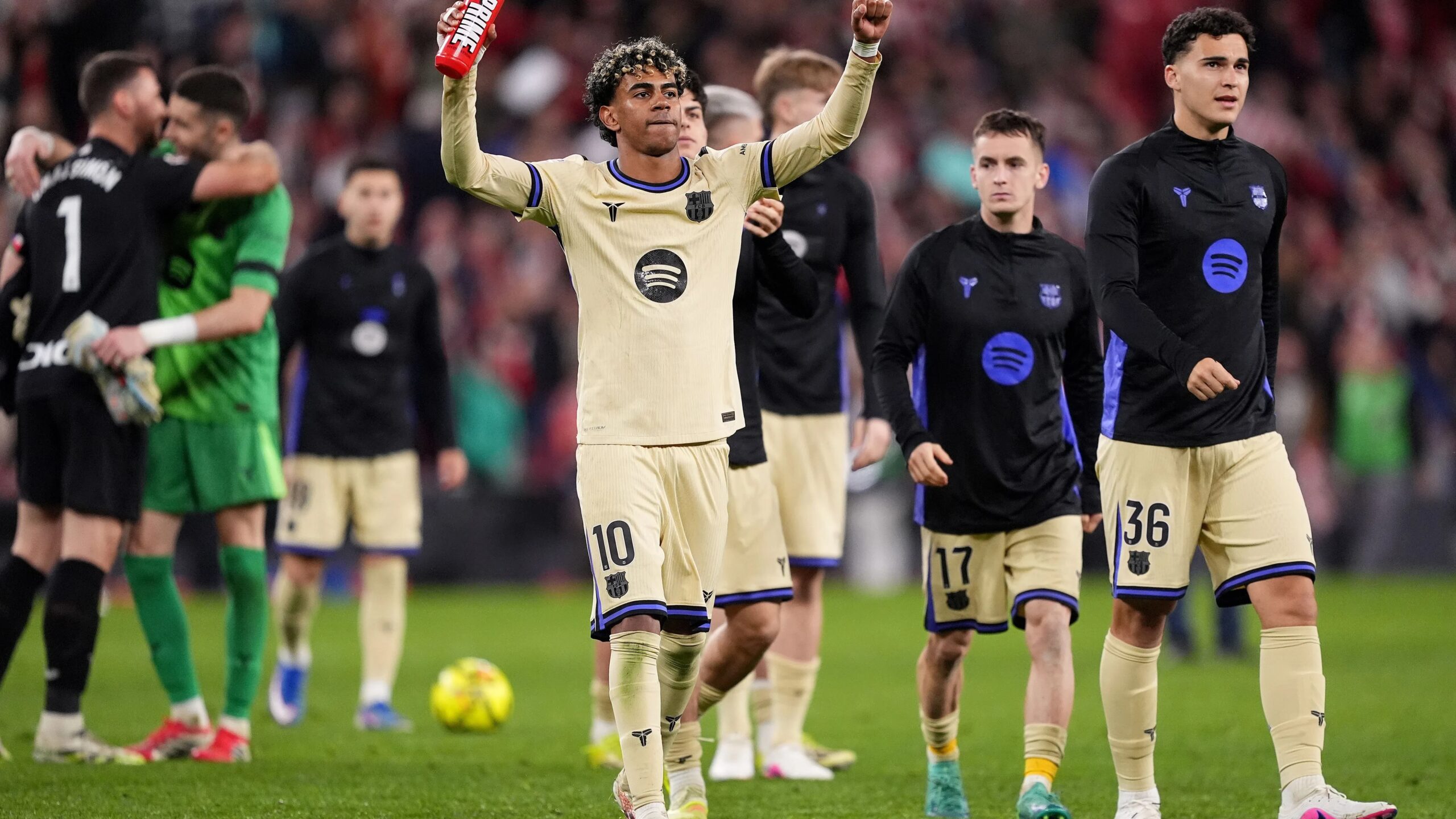 ذكريات سيئة بين برشلونة وحكم لقاء نيوكاسل تثير الجدل وتحليل الأحداث المثيرة