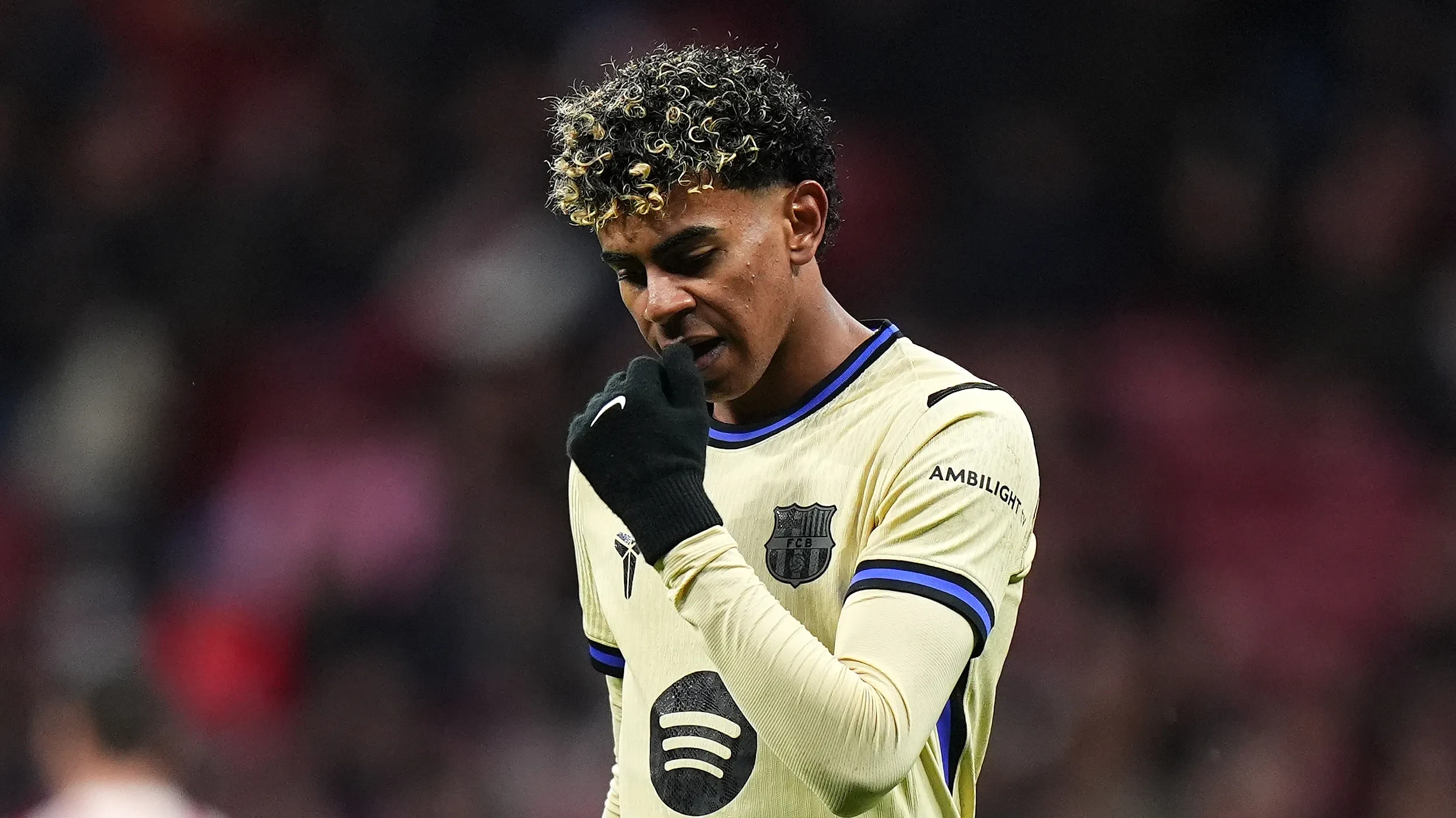 رباعي برشلونة يامال وألبا مهددون بالإيقاف بسبب الانذارات