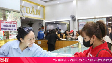 رغم الارتفاع في أسعار الذهب… شباب يواصلون جمع المعدن النفيس بكثافة