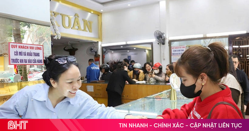 رغم الارتفاع في أسعار الذهب… شباب يواصلون جمع المعدن النفيس بكثافة