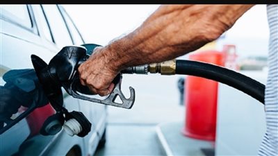 رفع أسعار المنتجات البترولية وغاز تموين السيارات يثير الجدل ويشدد على ضرورة مراجعة التداعيات